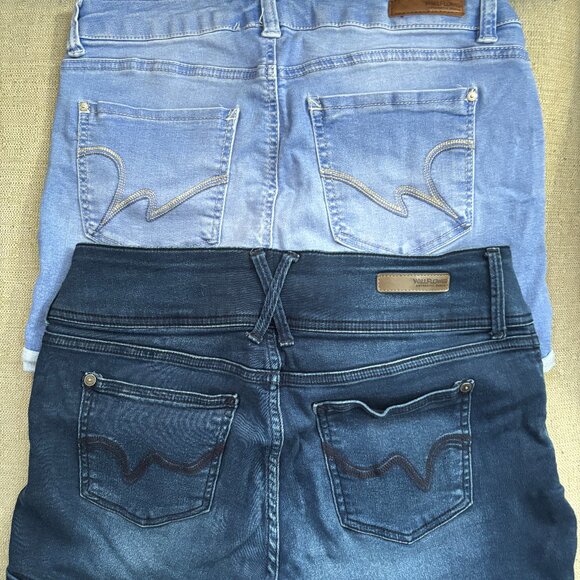 Bundle of 2- Wildflower Jean Shorts Size 11 - Picture 3 of 3